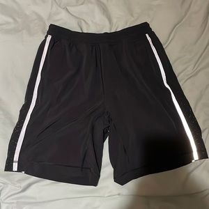 Medium men’s lululemon run response shorts